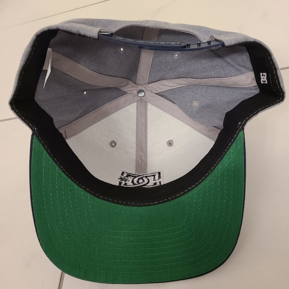 DC Shoes adjustable size Hat - Picture 6 of 9